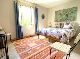 Chambre avec vue, sted med privat overnatting i Saint-Quentin-la-Poterie