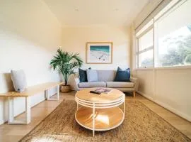 Beachy Keen on Moseley - Laid-Back Stay by the Jetty