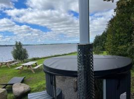 Hytte-vandudsigt-Hottub-hygge, hotel v destinaci Holbaek