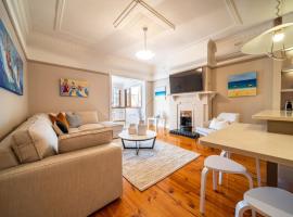 The Fourth Sussex House, hotel i Glenelg