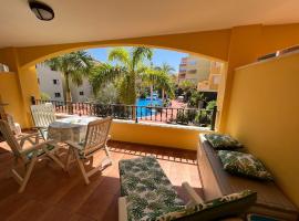 Casa Relax En Palm Mar, family hotel in Arona