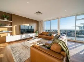 The Views Penthouse - Cityscape & Parkland Scenery
