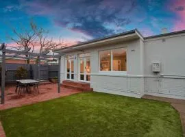 Morris and Eaton Cottages - 3BR WiFi Parking