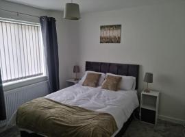 5 bedroom house - Cheshire Oaks, hotell i Ellesmere Port