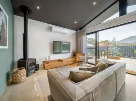 Seaside on Swan Laneway Retreat