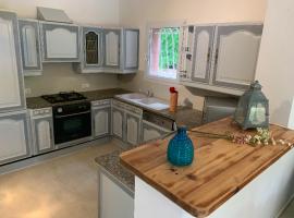 Villa de charme à Marina di fiori, hotel in Porto-Vecchio