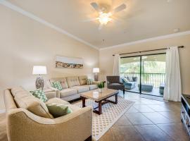Bonita Springs Condo Rental with 2 Screened Porches, hotel v destinaci Bonita Springs