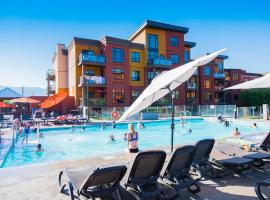 Resort Style Living with Private Lawn and Patio, ξενοδοχείο στην Κελόουνα