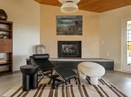 The Skyline Retreat - pool & spa