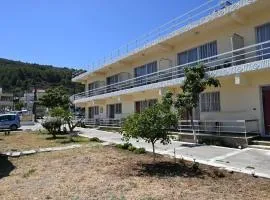Helena Apartments in Paradisi