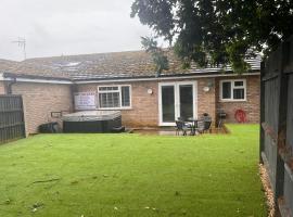 Immaculate 2-Bed Bungalow in Snettisham, hotell i Snettisham