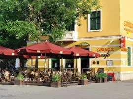 Corner Hotel & Kávéház