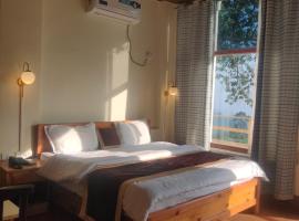 dobaati by " lake & woods ", hotel en Bhimtal