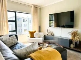 2 Elizabeth Place - Beautiful self catering 2 bedroom unit with free WiFi - swimming pool - Perfect for a small family