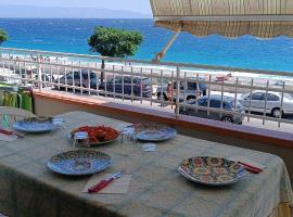 Casa fronte mare, holiday home in Roccalumera