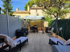 Petit coin de paradis au soleil près de la mer