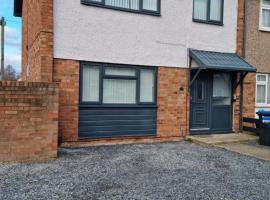 Entire House - Cheshire Oaks/Ellesmere Port, hotel in Ellesmere Port