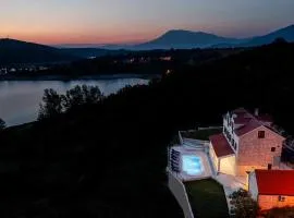 Escape on Lake - Holiday House