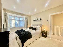 Luxury Essex Home - Hornchurch - Free Parking - Quick Access to London - Sleeps 6, hotell i Hornchurch