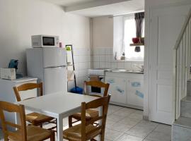 Appartement 1 chambre et cuisine VIERVILLE-SUR-MER,plage du Débarquement, hotel in Vierville-sur-Mer