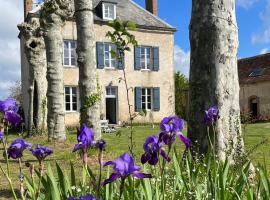 Le Brasseur Logements, hotel com piscina em Saint-Caprais