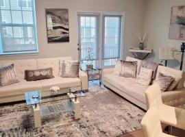 Modern & Luxurious 3 Bdrm 2.5 Bath Townhome, hotel v destinaci Apex