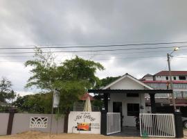 Abe cottage, holiday home in Kuala Besut