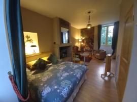 Le Petit Manoir, B&B i Isigny-le-Buat