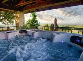 Villa Toscana with jacuzzy, hotell i Varaždin