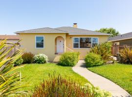 Spacious Renovated Petaluma Home- Pool Table, Fire Pit, Parking, maison de vacances à Petaluma