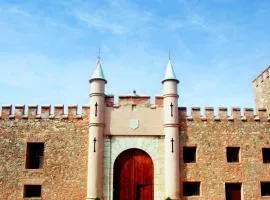 Masía de San Juan, casa rural renovada en Castillo con piscina, Aire Acondicionado y terraza privada