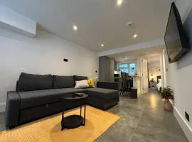 Two Bedroom House In Kilburn