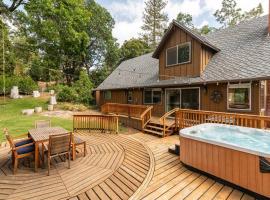 Sequoia Retreat- Spacious Cabin, Hot tub, & Sundeck, cabin nghỉ dưỡng ở Ponderosa