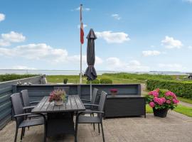 Lovely Home In Bjert With Kitchen, semesterhus i Binderup Strand