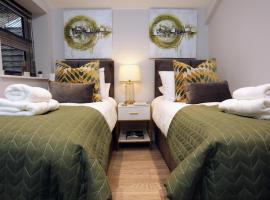 Aisiki Apartments at Stanhope Road, North Finchley, Airconditioned Multiple 2 or 3-Bedroom, Pet Friendly Duplex Flats, King or Twin Beds with Free Wi-Fi, Hotel in Finchley