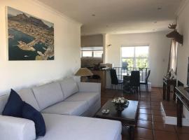 Golf Estate apartment close to the Beach, landsted i Cape Town