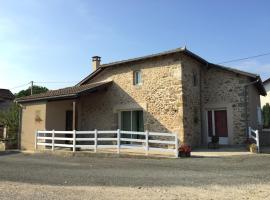 Chambres d'hôtes du Maspourquet, hotel con estacionamiento en Saint-Santin-Aveyron