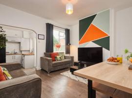 Haw Hill House - modern 4 bed, cheap hotel in Normanton