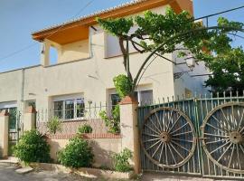 Casa Anna, hotel sa parkingom u gradu Granada