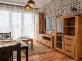 Komfortowy Apartament Nadbrzeżna blisko Warszawy z Parkingiem, alojamento com cozinha em Ożarów Mazowiecki