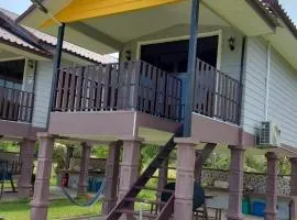 Dusun Rimbun Agro Farmstay、Kuala Keraiのシャレー