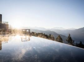 Hotel Belvedere - Fine Dining, Hideaway & SPA, hotel v destinaci San Genesio Atesino