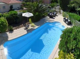 Au Reveil des Cigales, hotel v destinaci Saint-Aygulf
