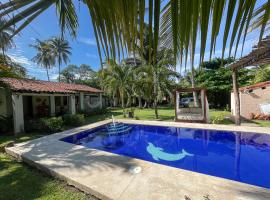 Casa De Playa El Encanto, Hotel mit Parkplatz in El Porvenir