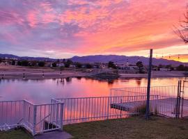 Colorado River Cottage & Dock on Colorado River, holiday rental in Mohave Valley