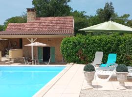 Le Petit Verger, hotel with parking in Milhac