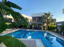 Villa Yılmaz dream holiday, hotell i Kusadasi