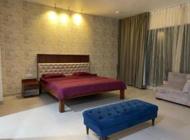 Royal Nest Premium, hotel care acceptă animale de companie din Pune