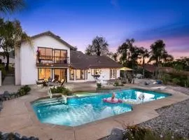 Sun&Star Studded Central Luxury with Hottub, Pool, Views