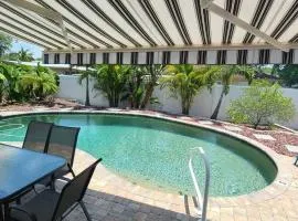 Coral Cottage pool gas firepit a 2bed 2bth sleeps 6